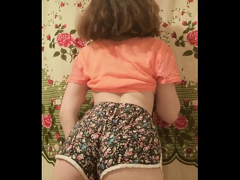 ❤️ セクシーな若いベイブがカメラでショーツを脱ぐ ❤️ セックスビデオ ❌️❤