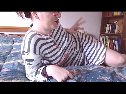 ❤️ この大きな黒いチンコを口に含む小さな奴隷 ❤️ セックスビデオ ❌️❤