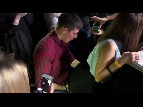 ❤️ ロシアのナイトクラブでリアルセックス。18歳のロシア人少女がナイトクラブで肛門と膣を犯される ❤️ セックスビデオ ❌️❤